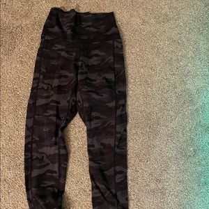 Womens colorful koala (Lulu lemon legging copy) in size small (fits size 2/4)